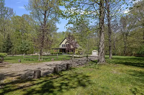 16033 Beech Ln, Union Pier, MI 49129