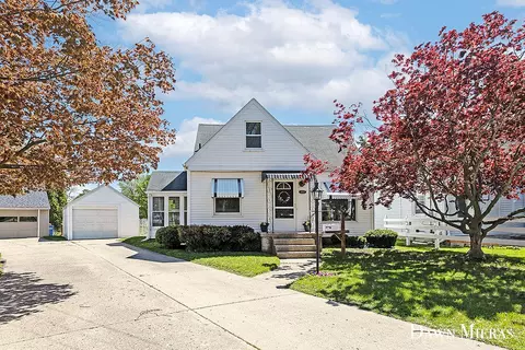 1143 Kelsey St NE, Grand Rapids, MI 49505