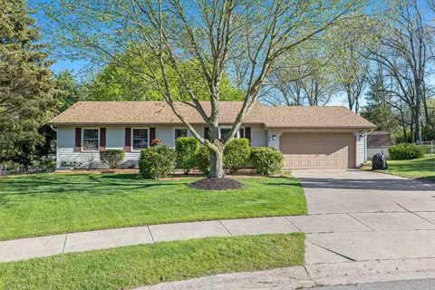 184 Highland View Ct NE, Rockford, MI 49341