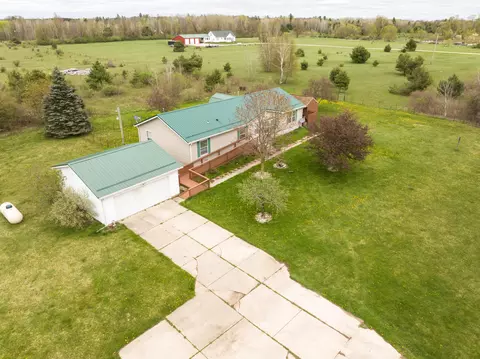6392 Grant Rd, Mecosta, MI 49332