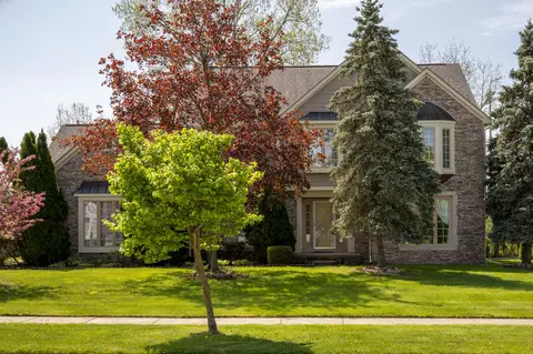 1299 Provincial Dr, Troy, MI 48084