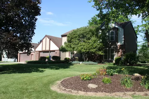 6872 Heatheridge Dr, Saline, MI 48176