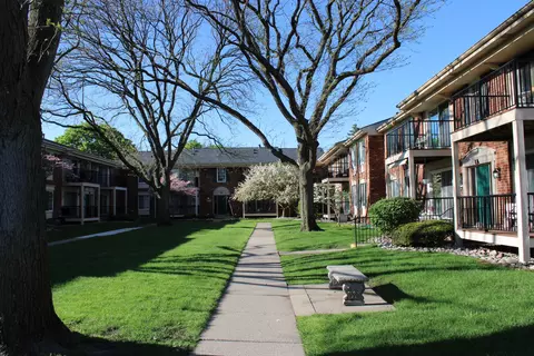 12060 15 Mile Rd #14, Sterling Heights, MI 48312