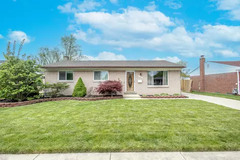 15438 Westlake St, Taylor, MI 48180