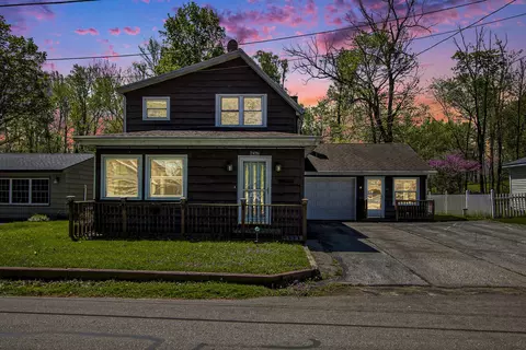7476 Beechwood Cir, Watervliet, MI 49098
