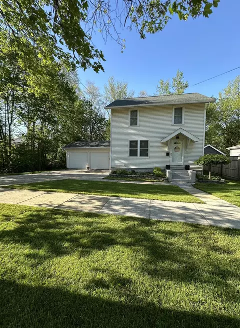 73 W Bacon St, Hillsdale, MI 49242