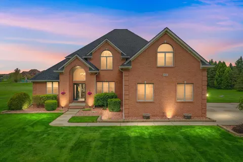 37830 Mahogany Dr, New Boston, MI 48164