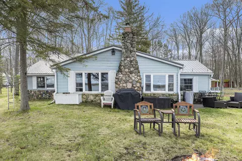 1910 Wolf Lake Dr, Baldwin, MI 49304