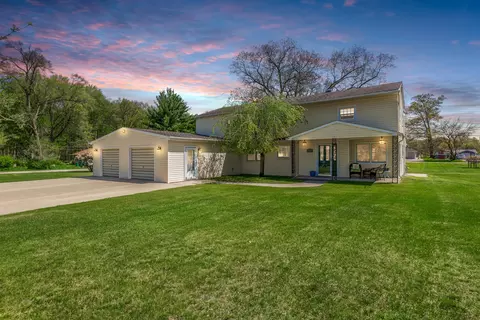 10015 Romaine St, Romulus, MI 48174