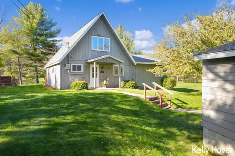 8320 W Jay Dr, Mears, MI 49436