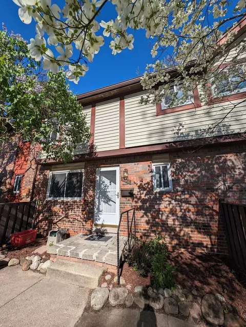 532 Terrace Ln E, Ypsilanti, MI 48198