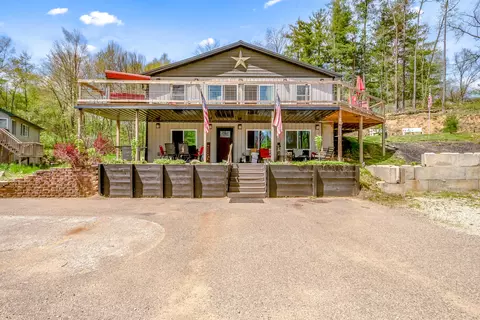 1018 West Dr, Hillsdale, MI 49242