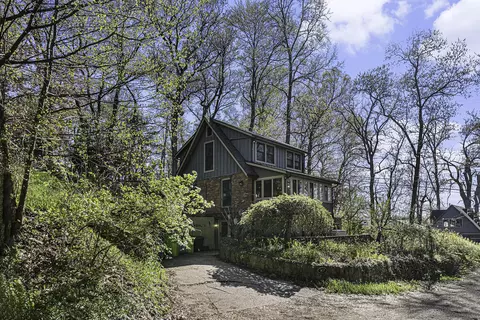 307 Glazier Rd, Chelsea, MI 48118
