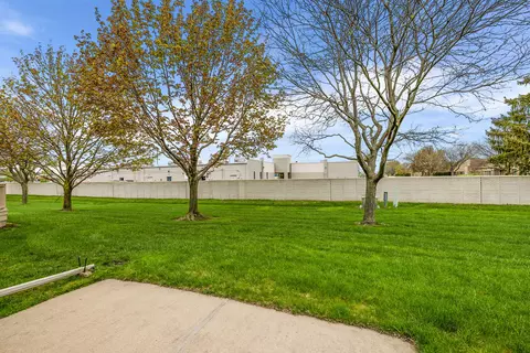 15255 Windmill Dr, Macomb, MI 48044 photo 6