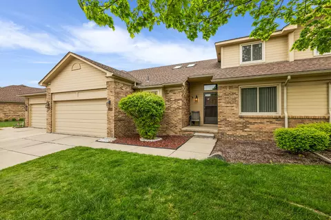 15255 Windmill Dr, Macomb, MI 48044 photo 2