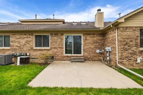 15255 Windmill Dr, Macomb, MI 48044 photo 5