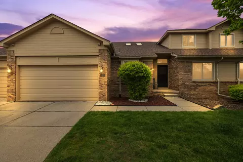 15255 Windmill Dr, Macomb, MI 48044