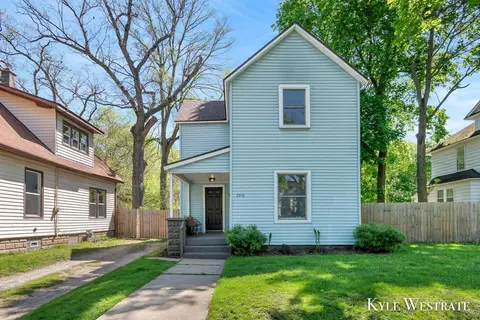 2210 Francis Ave SE, Grand Rapids, MI 49507