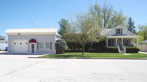 210 S Jackson St, Spring Lake, MI 49456