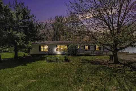8995 River Park Rd, Jackson, MI 49201