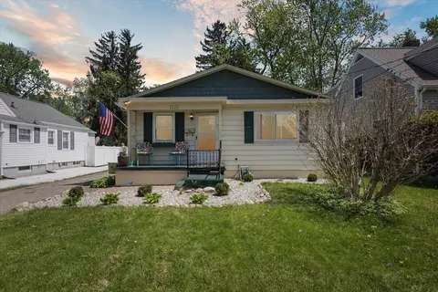1121 S Webster St, Jackson, MI 49203