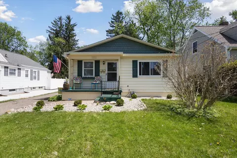 1121 S Webster St, Jackson, MI 49203 photo 3