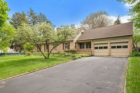 1524 32nd St SE, Grand Rapids, MI 49508