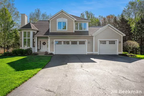1350 Spinnaker Ct, Holland, MI 49424
