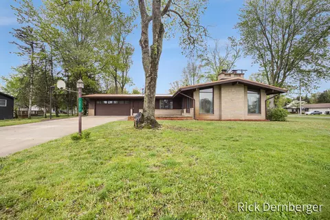 13877 Ridgewood Dr, Holland, MI 49424