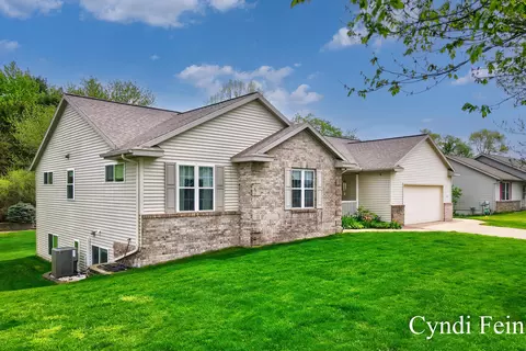 4329 Quail Run Dr, Dorr, MI 49323