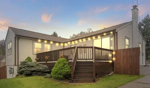 301 Mabel St NW, Comstock Park, MI 49321