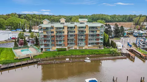 815 E Wells St #304, South Haven, MI 49090