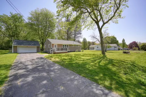 5411 Sharon Dr, Jackson, MI 49203