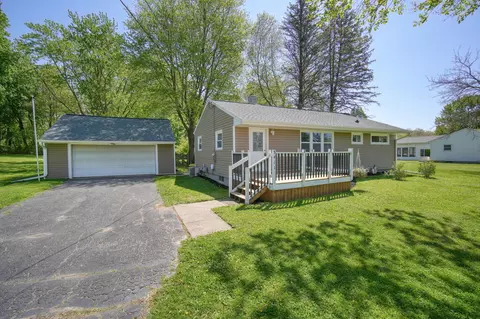 5411 Sharon Dr, Jackson, MI 49203 photo 2