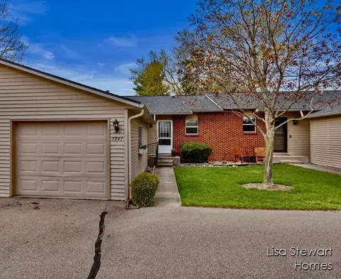 3247 Piccadilly Cir SE, Kentwood, MI 49512