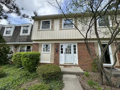 5051 Buckingham Dr, Troy, MI 48098