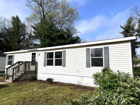 13259 Pinewood Dr, Grand Haven, MI 49417