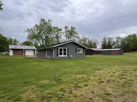 2881 Lake Ave, Osseo, MI 49266