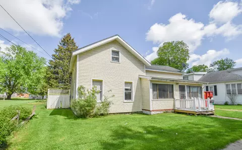 6 Arnold St, Quincy, MI 49082
