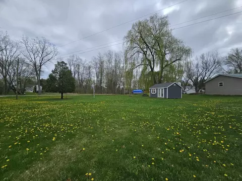 540 W Mohawk Trl, White Cloud, MI 49349 photo 3