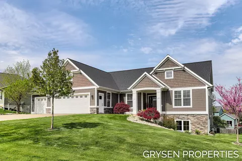 6808 City View Dr, Hudsonville, MI 49426