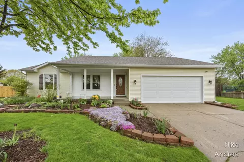 2291 Fawnwood Dr SE, Kentwood, MI 49508