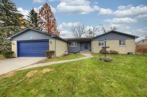 36989 Heatherton Dr, Farmington, MI 48335