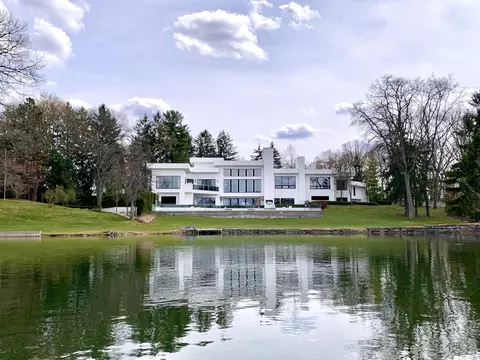 1780 Hammond Ct, Bloomfield Hills, MI 48304