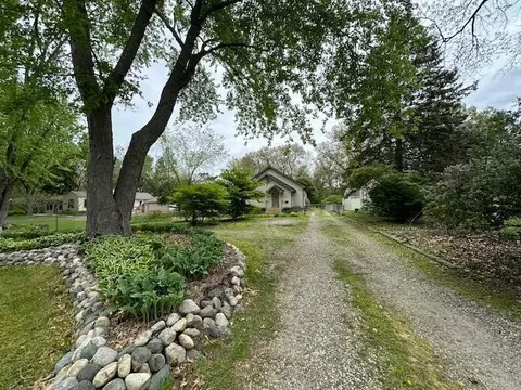 1825 Petrolia St, West Bloomfield, MI 48324