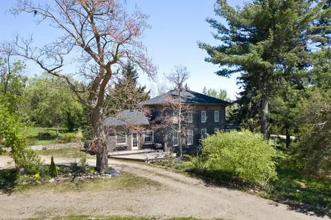 22 W Allen Rd, Howell, MI 48855