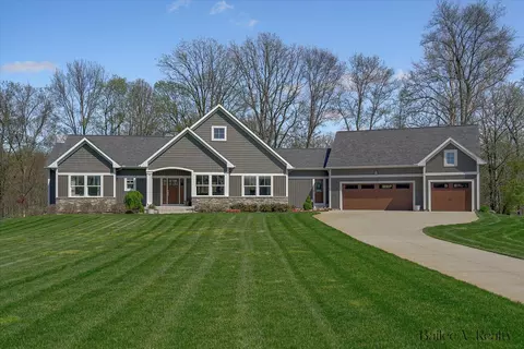 3438 Winding Stream Dr NW, Walker, MI 49544