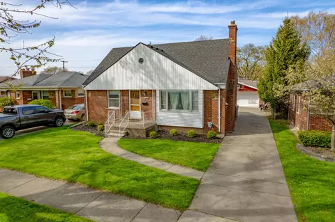 21771 Chalon St, Saint Clair Shores, MI 48080