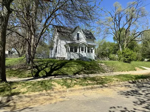 1612 Deyo St, Jackson, MI 49203 photo 2