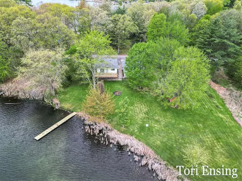 810 Shady Ln, Greenville, MI 48838